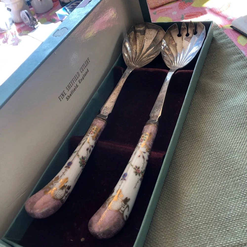 Porcelain-Handle Serving Spoon Set in Pink and White